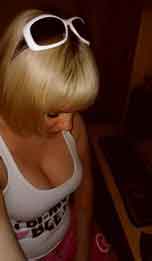 romantic female looking for guy in Armonk, New York
