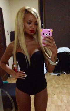 rich woman looking for a man in Huntersville, North Carolina