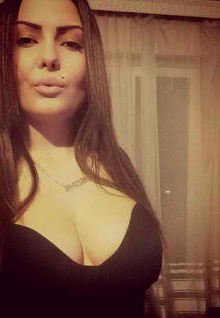 lonely female looking for a guy in Dolton, Illinois