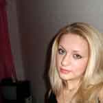romantic female looking for a guy in Crescent, Iowa