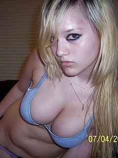 a horny girl from Maidsville, West Virginia