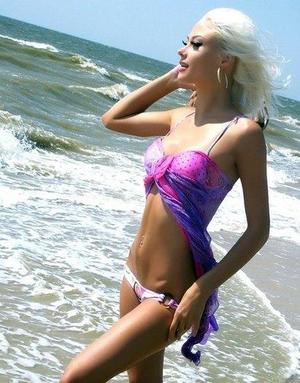 lonely girl looking for a guy in Champaign, Illinois